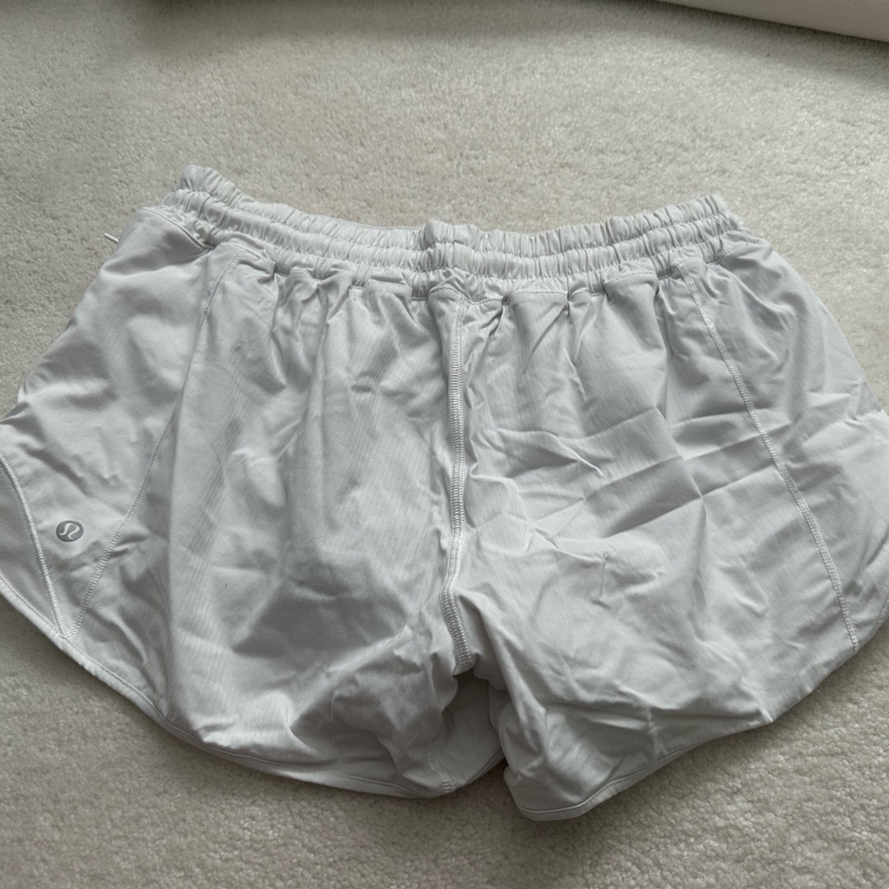 Lululemon Hotty Hot Low-Rise Lined Short 4" - Picture 2 of 3